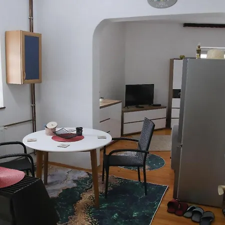 Apartman Ema 아파트 리브노