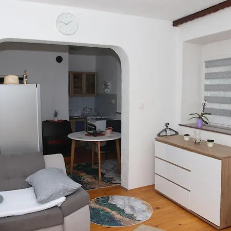 Apartman Ema *